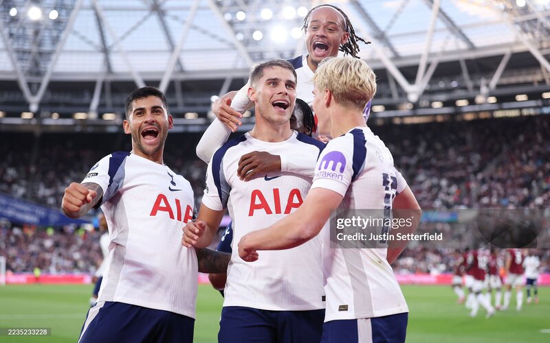 Can-kien-nhan-voi-hang-cong-cua-Tottenham-1