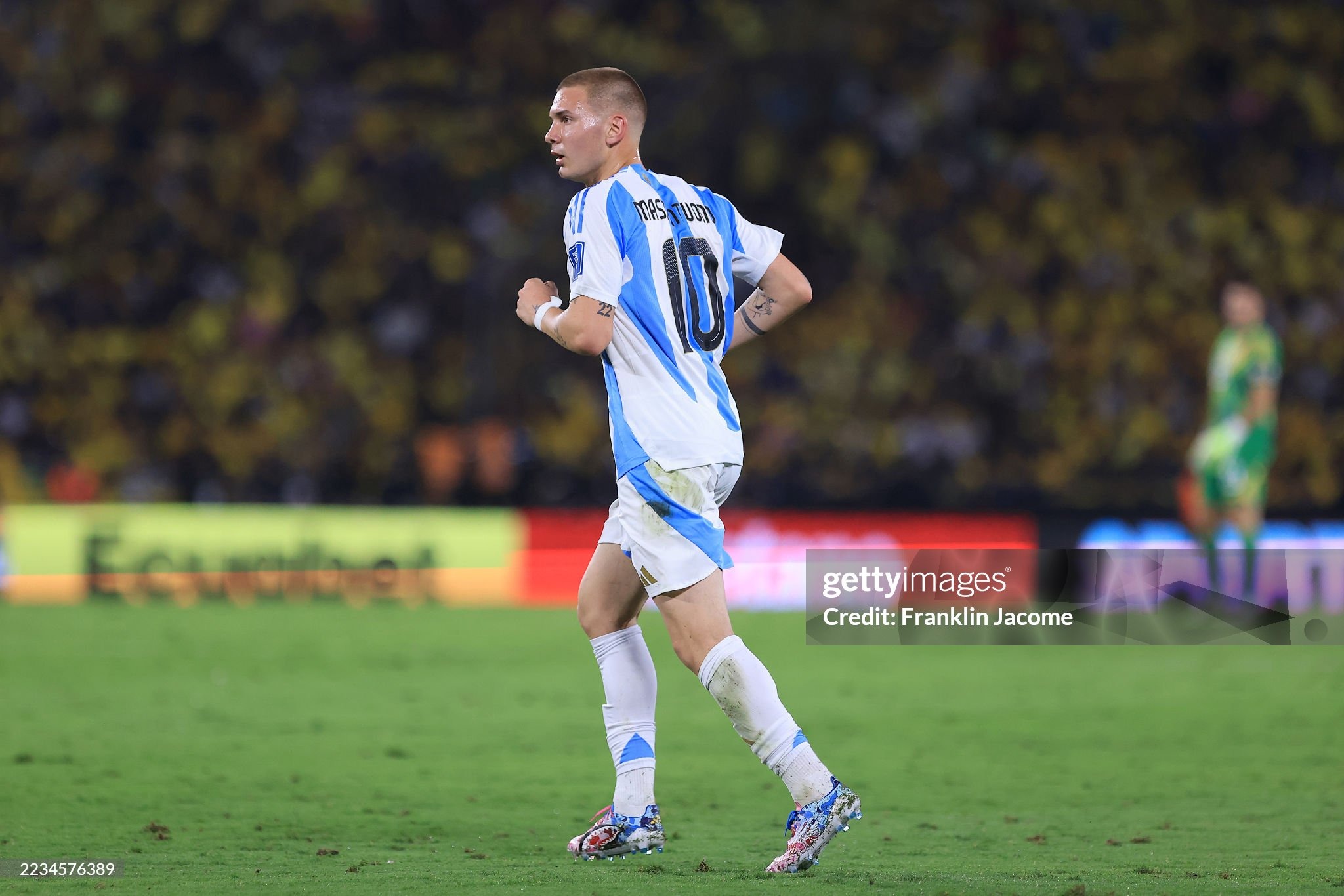 Vì sao Mastantuono được mang áo số 10 của Messi?