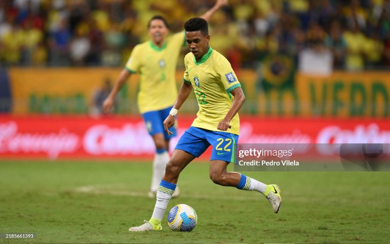 Estevao tỏa sáng ở tuyển Brazil.