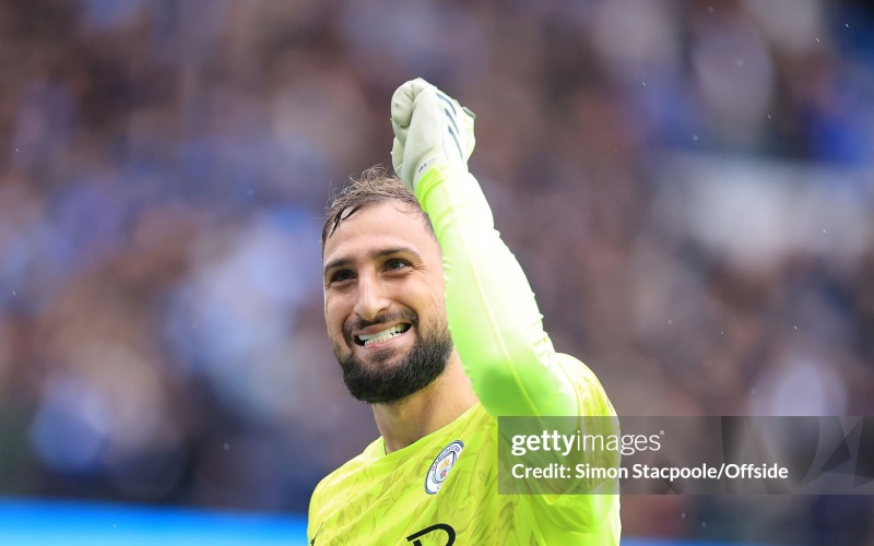 donnarumma-choi-cuc-hay-truoc-mu