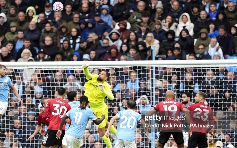 donnarumma-dung-vung-truoc-suc-ep-tu-mu